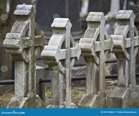 Cruces De Piedra En El Cementerio Imagen De Archivo Imagen De Cristo