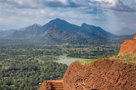 Tour A La Fortaleza De La Roca Sigiriya El Templo De La Cueva De