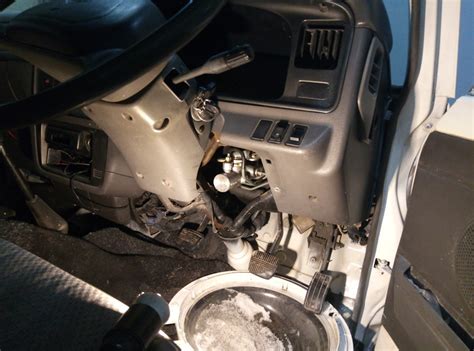 Заменена манжет главного тормозного цилиндра — Nissan Caravan (3G), 2,7 ...