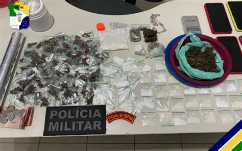 Trio Flagrado Pela Pol Cia Embalando Drogas Em Itaporanga D Ajuda