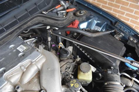 Changing V Spark Plugs Ve Commodore Autoinstruct