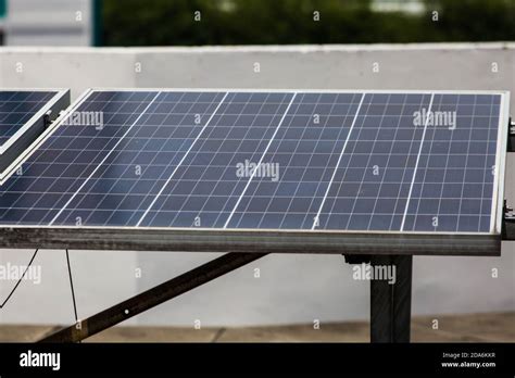 Solarstrom auf dem dach Fotos und Bildmaterial in hoher Auflösung Alamy