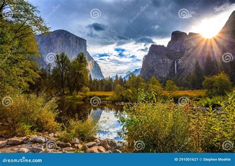 Stunning Sunrise on Yosemite Valley View, Yosemite National Park ...