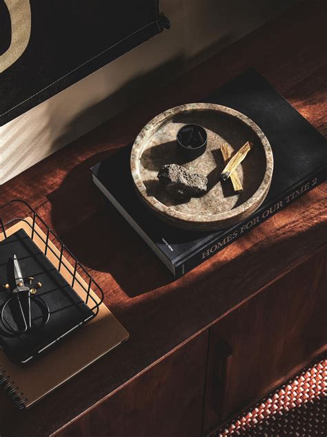 rundes deko tablett venice aus marmor westwing