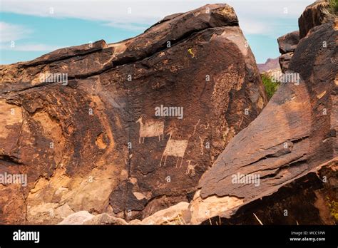 Rock Drawings Rock Drawings Petroglyphs Hi Res Stock Photography And