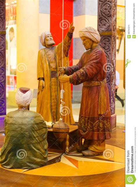 Statue Arabe Ibn Battuta Mall Image Stock Image Du Centre Cour