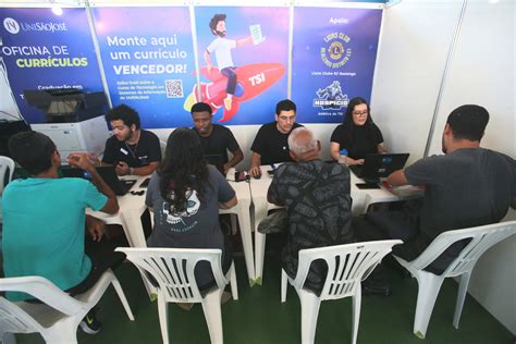 Feira De Empregos E Est Gios Atrai Centenas De Candidatos Zona Oeste