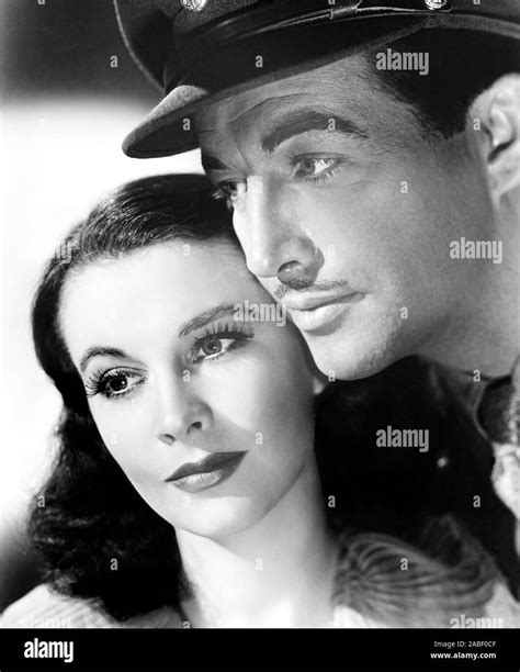 WATERLOO BRIDGE, from left, Vivien Leigh, Robert Taylor, 1940 Stock ...