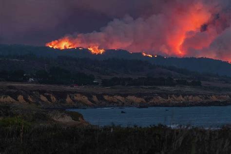 San Mateo And Santa Cruz Fires Threaten Many Mountain Towns