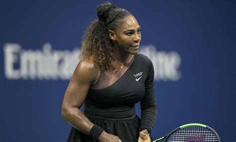 Serena Williams S A Filmat N Timp Ce Renun La Halatul De Baie I Se