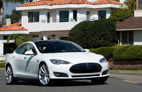 Рекордна скорост на смяна на батерията – само с батерия Tesla | Мотор шоу