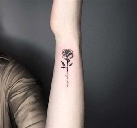 Encantadores Tatuajes De Rosas Con Fechas O Nombres Ideas De Tatuajes