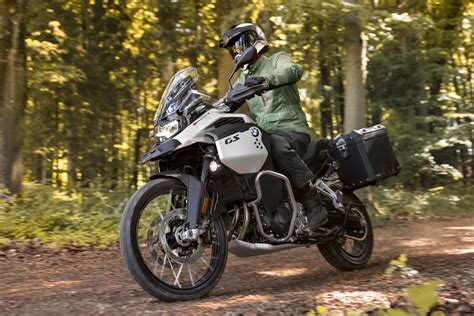 BMW F 900 GS Adventure e F 800 GS mais músculos e menor fardo