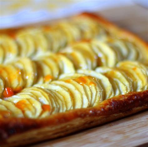 Shared Bites: Apple Tart with Apricot Glaze