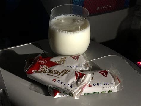 Review Delta 767 300 Business Class Honolulu To Los Angeles Live And Lets Fly