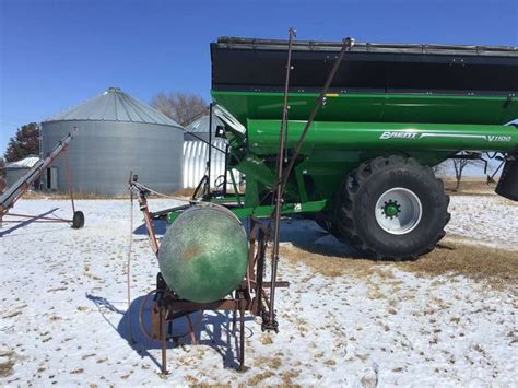 100 Gallon Sprayer With 20ft Boom Adam Marshall Land And Auction Llc