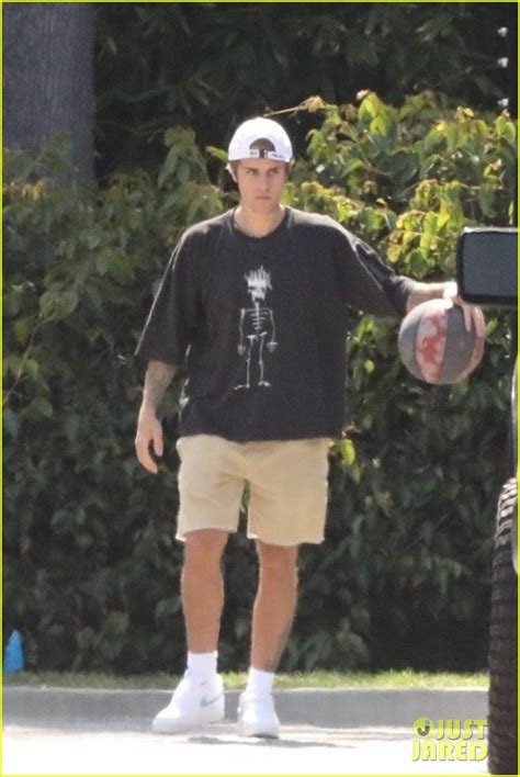 Justin Bieber Works On His Basketball Skills In Beverly Hills Photo