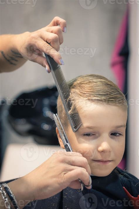 Cute boy getting a haircut at the salon. 12663402 Stock Photo at Vecteezy