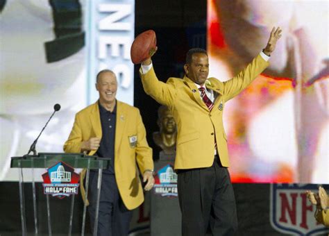 Jim Kelly throws one final pass to Andre Reed at Hall of Fame Enshrinement Ceremony - syracuse.com