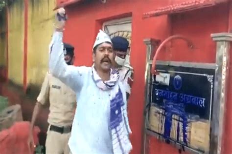 रायपुर Bjp विधायक बृजमोहन अग्रवाल के नेमप्लेट पर आप के प्रदेश सचिव ने