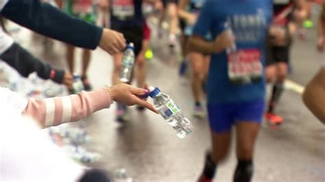18 Marathon Handing Out Water Stock Videos Footage And 4k Video Clips