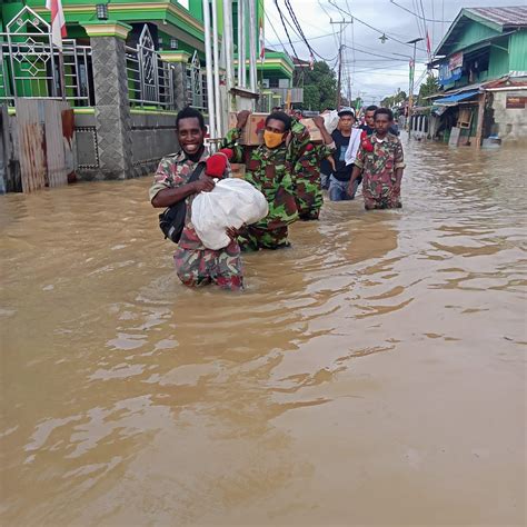 Keluarga Muhammadiyah Sorong Turut Membantu Penyintas Bencana Banjir