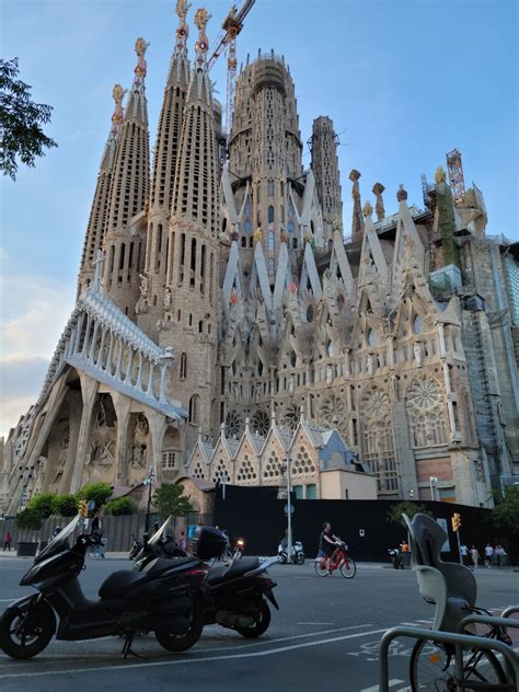 Solve Bas Lica De La Sagrada Familia Jigsaw Puzzle Online With Pieces