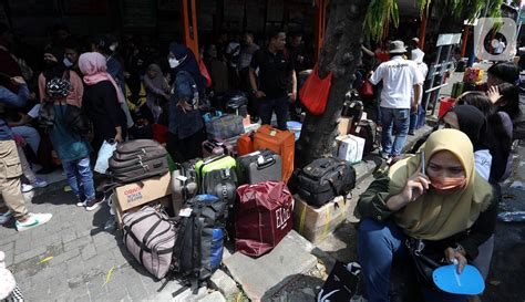 Hindari Macet Ribuan Pemudik Sudah Padati Terminal Kalideres Di H 4