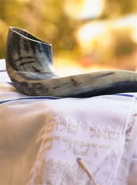 The Symbolism of the Shofar During Yom Kippur