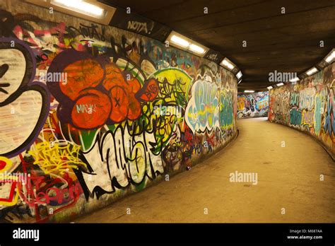 Underground Subway graffiti tunnel Stock Photo - Alamy