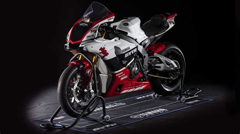 Yamaha celebra los 20 años de la YZF R1 con una réplica de la ganadora