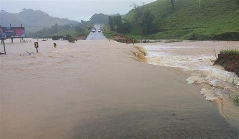 BR 356 está interditada em Muriaé após ponte ficar submersa