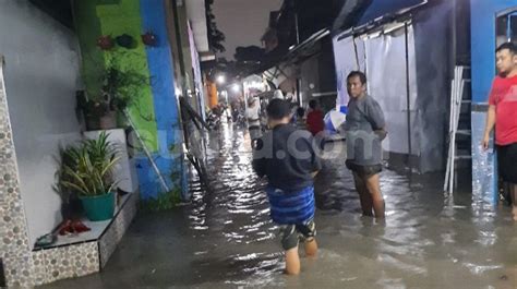 Diguyur Hujan Berjam Jam Sejumlah Wilayah Kota Solo Dikepung Banjir