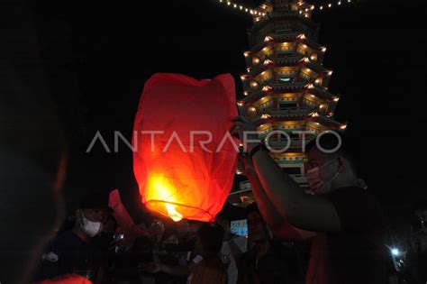 PERAYAAN CAP GO MEH DI PULAU KEMARO PALEMBANG ANTARA Foto