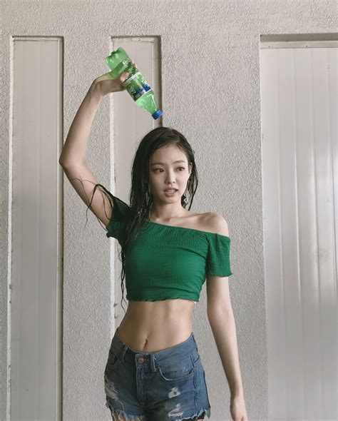 Blackpink S Jennie Exposes Her Rock Hard Abs In Series Of Posts Koreaboo