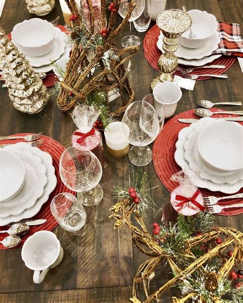 Rustic, Christmas decor for dining table | Rustic table decor ...