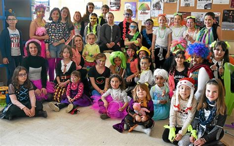 80 enfants au bal masqué de lAPE de lécole Yves Le Manchec Le