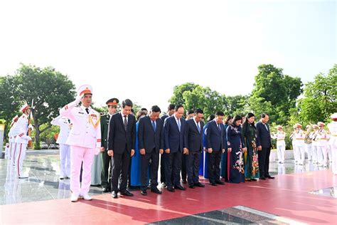 Lãnh đạo Đảng Nhà nước vào Lăng viếng Chủ tịch Hồ Chí Minh