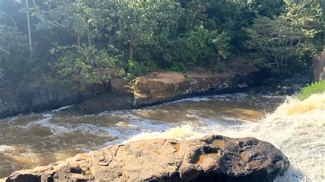 Crian A Salva Pelo Padrasto Ap S Escorregar E Ser Levada Por