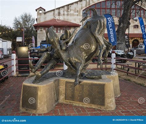 `Bill Pickett` Statue by Lisa Perry at the Forth Worth Stockyards in Texas. Editorial Photo ...