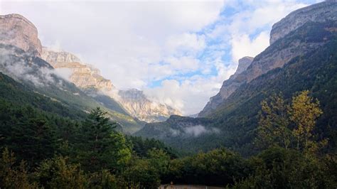 Parque Nacional De Ordesa Y Monte Perdido En El Pirineo Aragon S