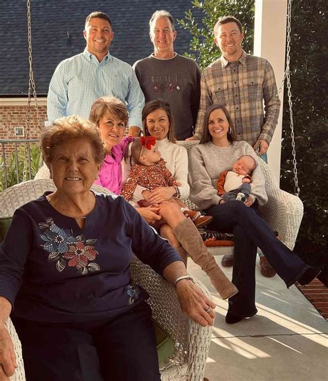 Scotty McCreery sings from the heart for his two late grandmothers in a