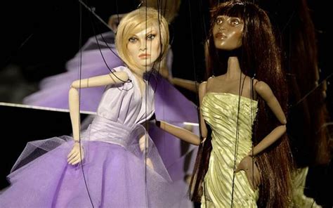 Marionetes Do Ver O De Fause Haten V O A Exposi O Harper S Bazaar