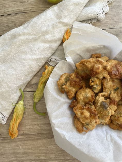 Frittelle Con Fiori Di Zucca Olive E Scamorza Le Ricette Felici Di