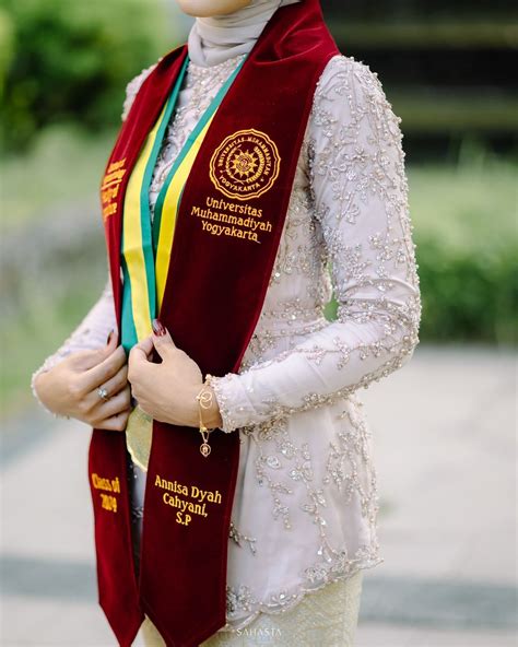ide foto wisuda  wisuda kuliah  disimpan hari  ide