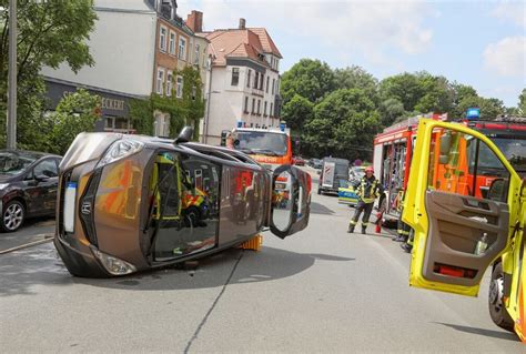 Unfall In Plauen PKW Streift Mehrere Autos Und Kippt Um Blick Vogtland