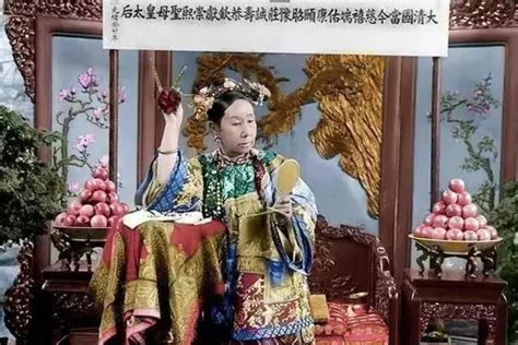 画像中的慈禧，每一张都带着嘲讽，看完也就看清了慈禧的真面目