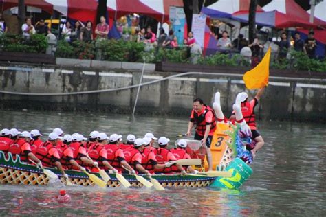 高雄風雨龍舟爭霸賽 市府首長隊登場盲人運動精神岸邊民眾吶喊“加油” 高雄新聞網 大台灣新聞網