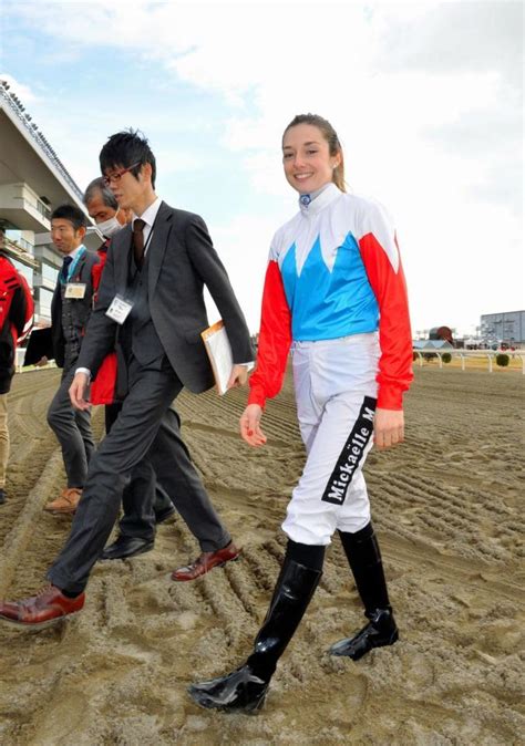 【競馬】nar短期免許を取得したミカエル・ミシェル騎手24が川崎競馬場で記者会見 自らデザインした勝負服で即席ファッションショーも