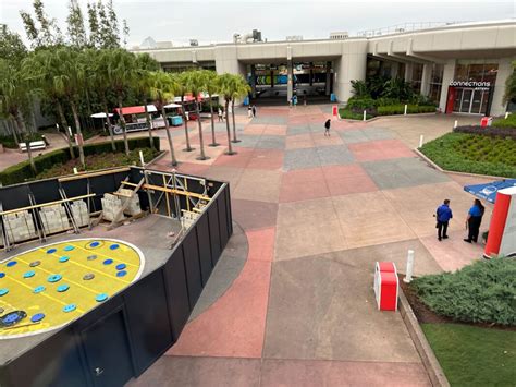 Photos World Discovery Liquid Layer Splash Pad Covered In Plastic For